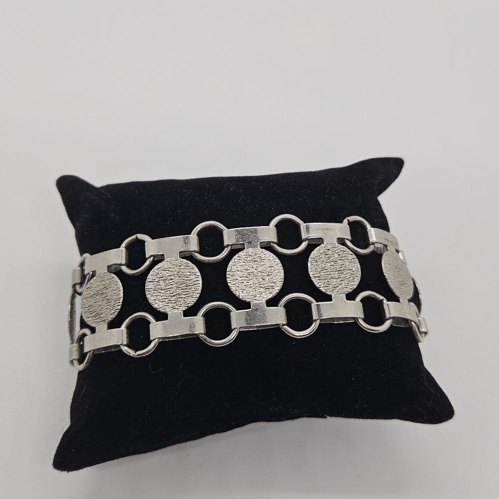 Sarah Coventry silver tone textured circle chain bracelet
